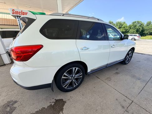 Used 2020 Nissan Pathfinder Platinum FWD image 5