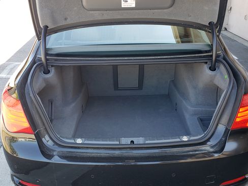 Used 2009 BMW 750i image 12