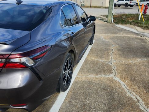 Used 2023 Toyota Camry SE image 6