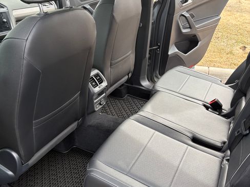 Used 2021 Volkswagen Tiguan SE R-Line image 17