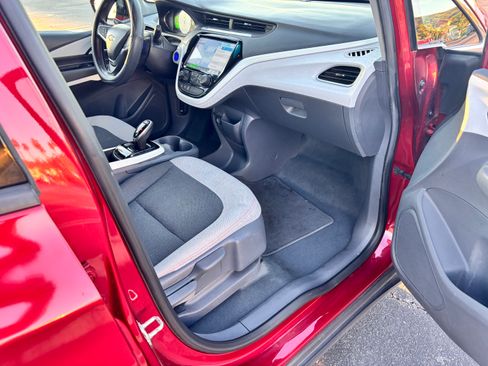 Used 2020 Chevrolet Bolt LT image 24