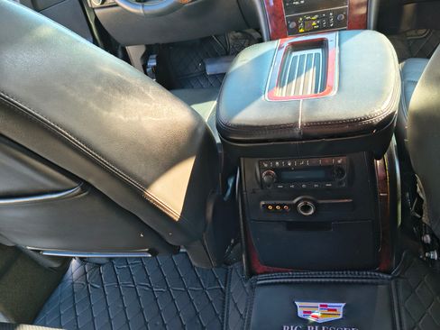 Used 2012 Cadillac Escalade Luxury image 11