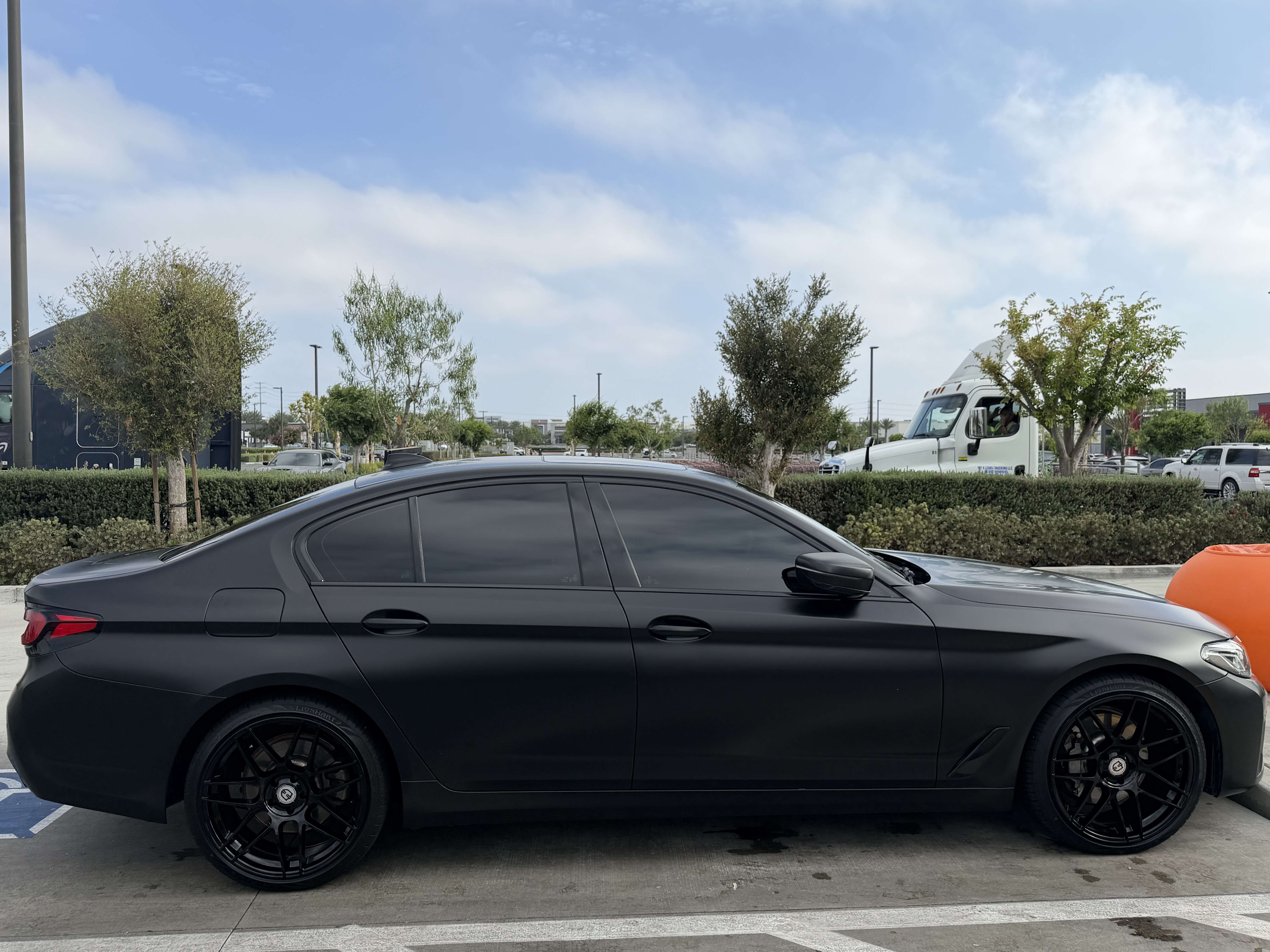 Used 2022 BMW 530e w/ Premium Package RWD image 10