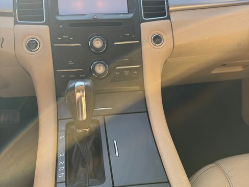 Used 2013 Ford Taurus SEL image 9
