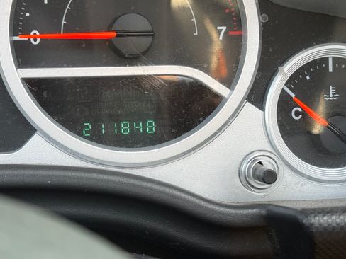 Used 2007 Jeep Wrangler Unlimited Sahara image 8