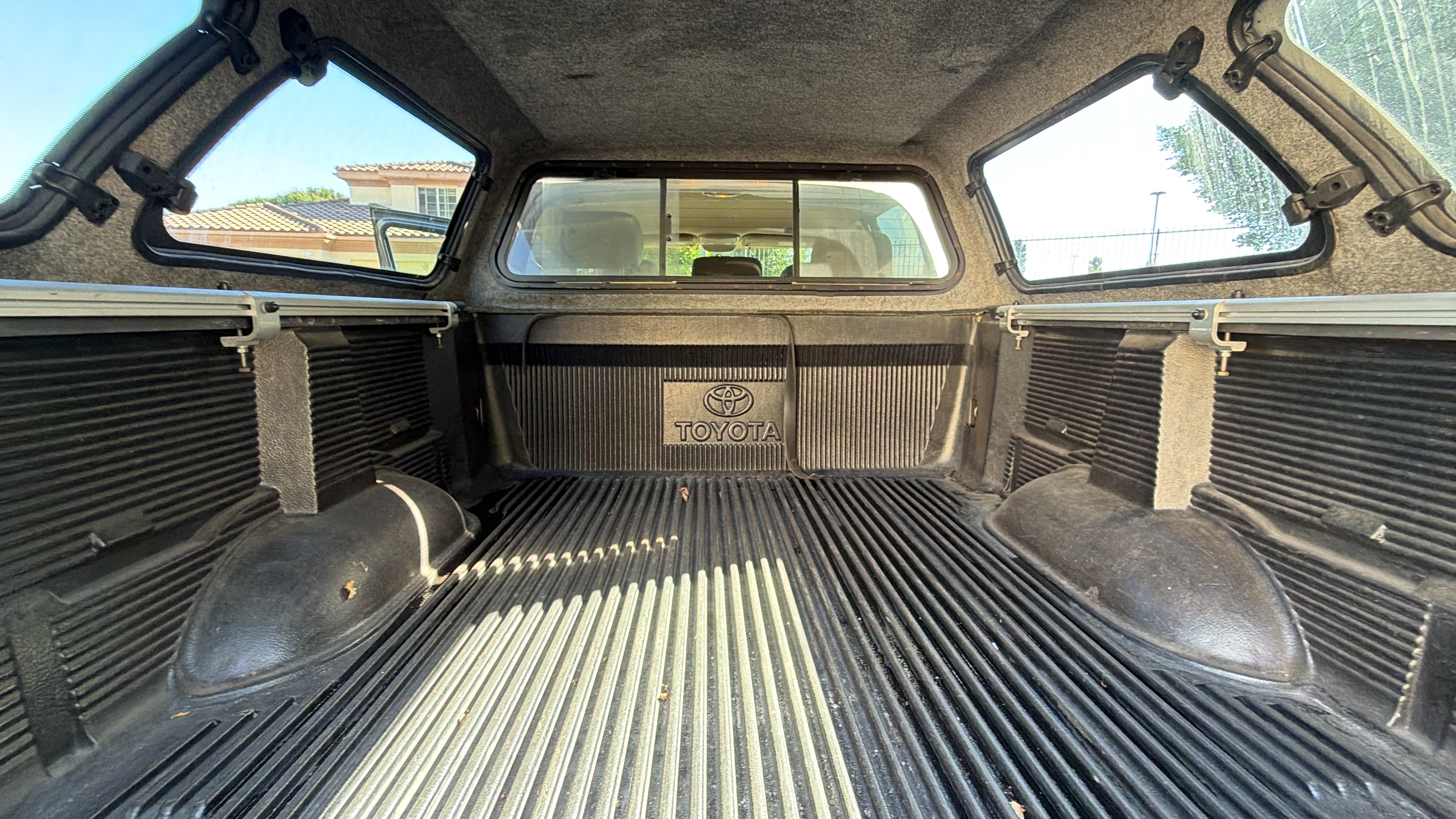 Used 2004 Toyota Tundra Limited w/ Towing Pkg RWD image 17