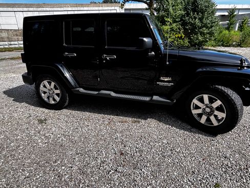Used 2012 Jeep Wrangler Unlimited Sahara w/ Connectivity Group AWD/4WD image 26