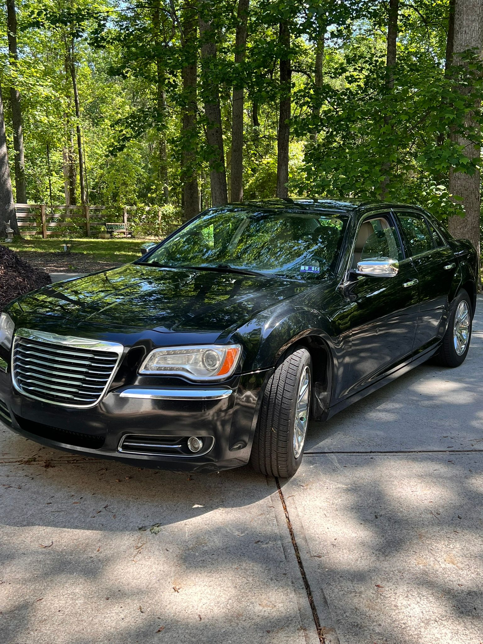 Used 2014 Chrysler 300 C RWD image 4