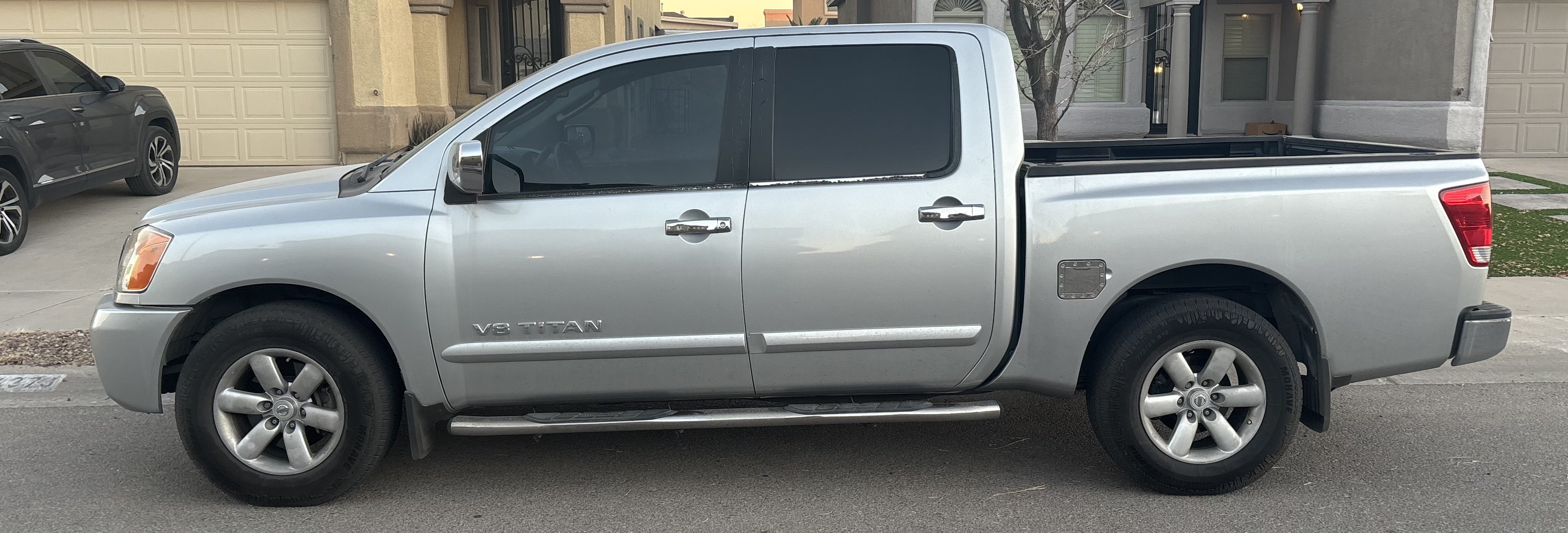 Used 2010 Nissan Titan SE w/ SE Popular Equipment Pkg RWD image 9