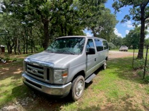 Used 2014 Ford E-350 and Econoline 350 XLT RWD image 2