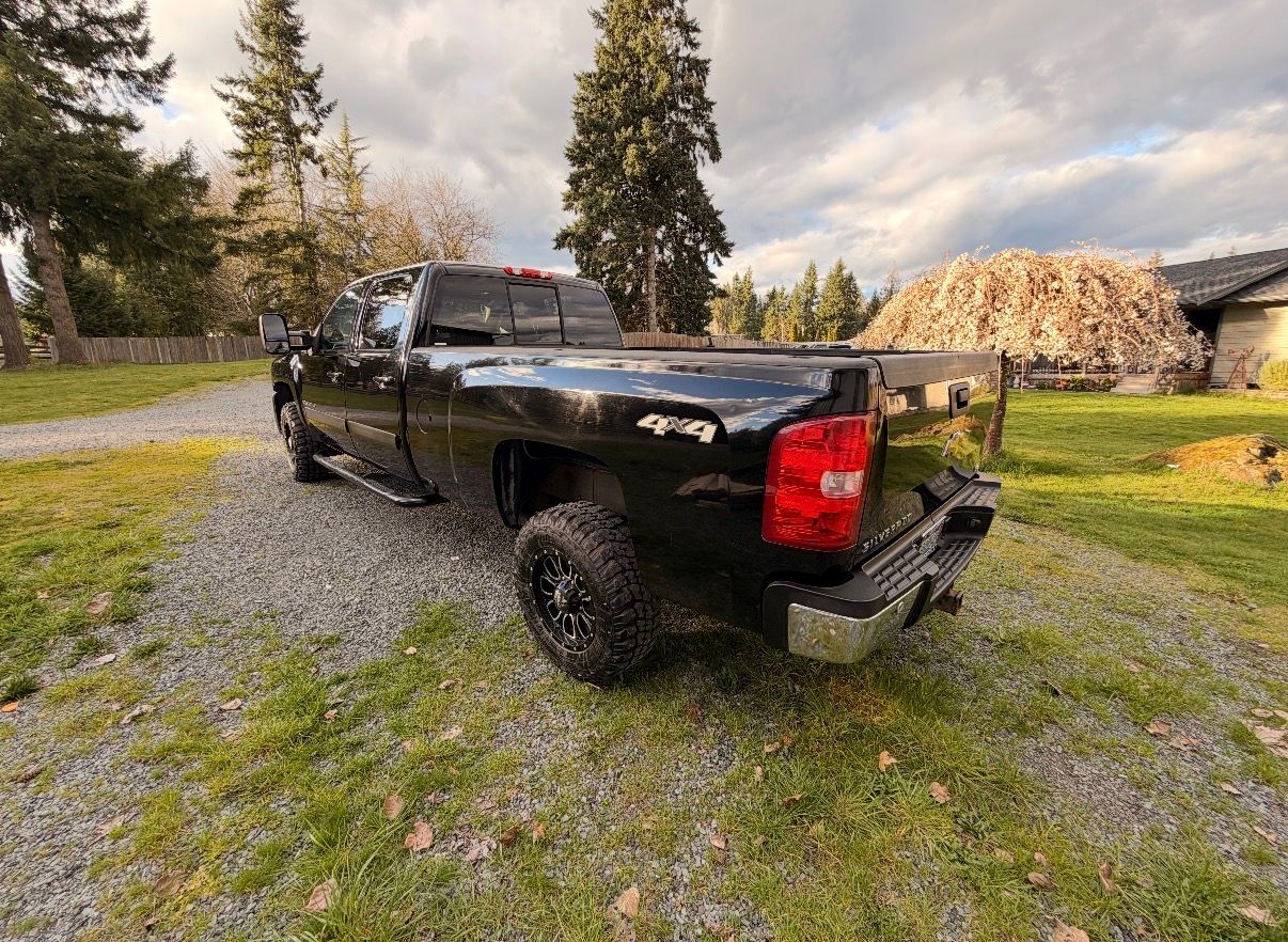 Used 2007 Chevrolet Silverado 2500 LTZ w/ Safety Package AWD/4WD image 4