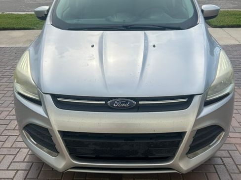 Used 2015 Ford Escape SE FWD image 2