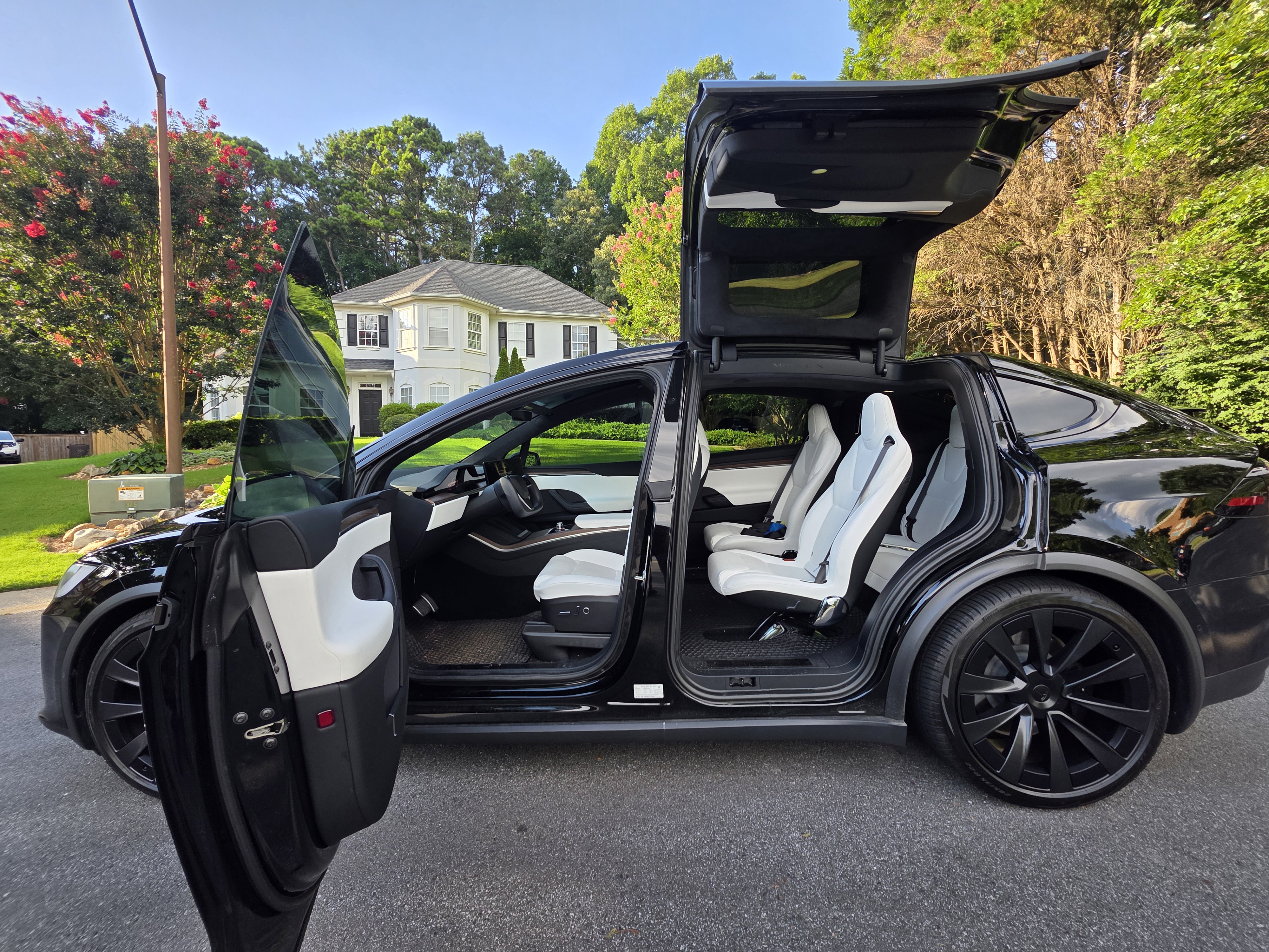 Used 2023 Tesla Model X AWD/4WD image 5