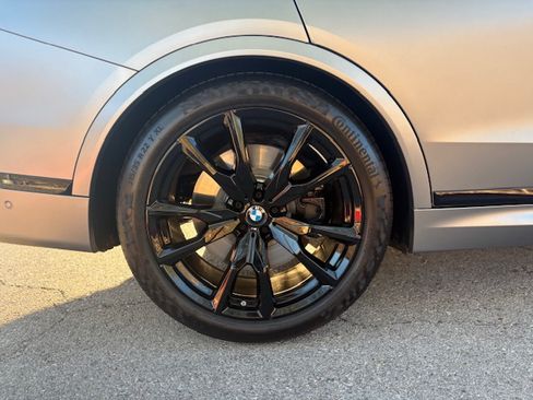 Used 2025 BMW X7 M60i w/ M Sport Professional Package image 17