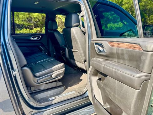 Used 2021 Chevrolet Suburban LT RWD image 22