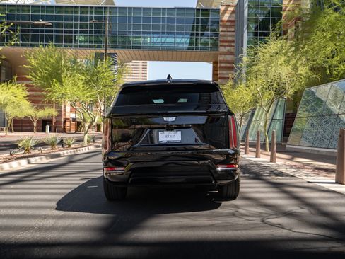 Used 2025 Cadillac Escalade IQ Sport 1 w/ LPO, ONYX Package image 5