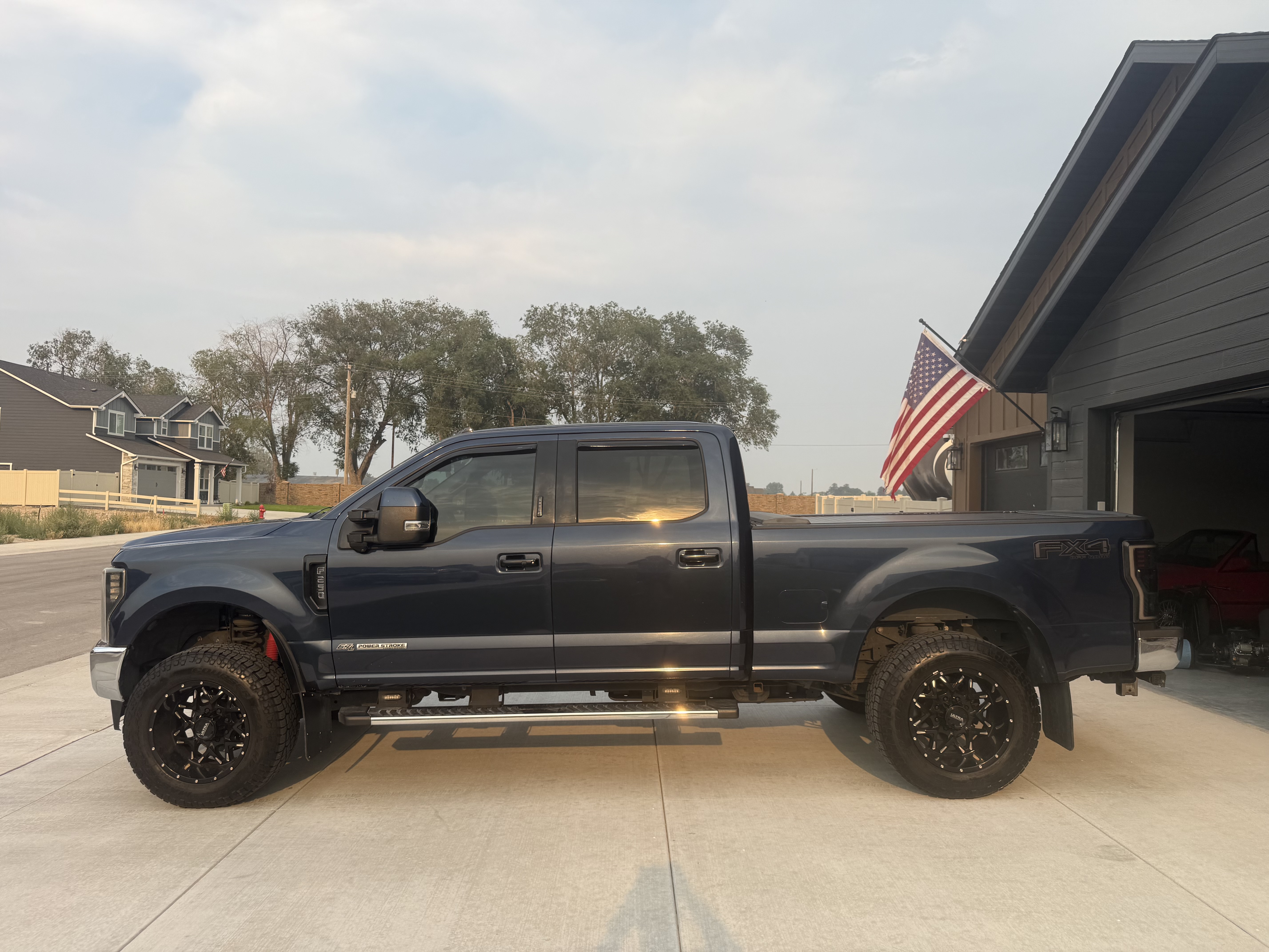 Used 2017 Ford F250 Lariat w/ Lariat Ultimate Package AWD/4WD image 6