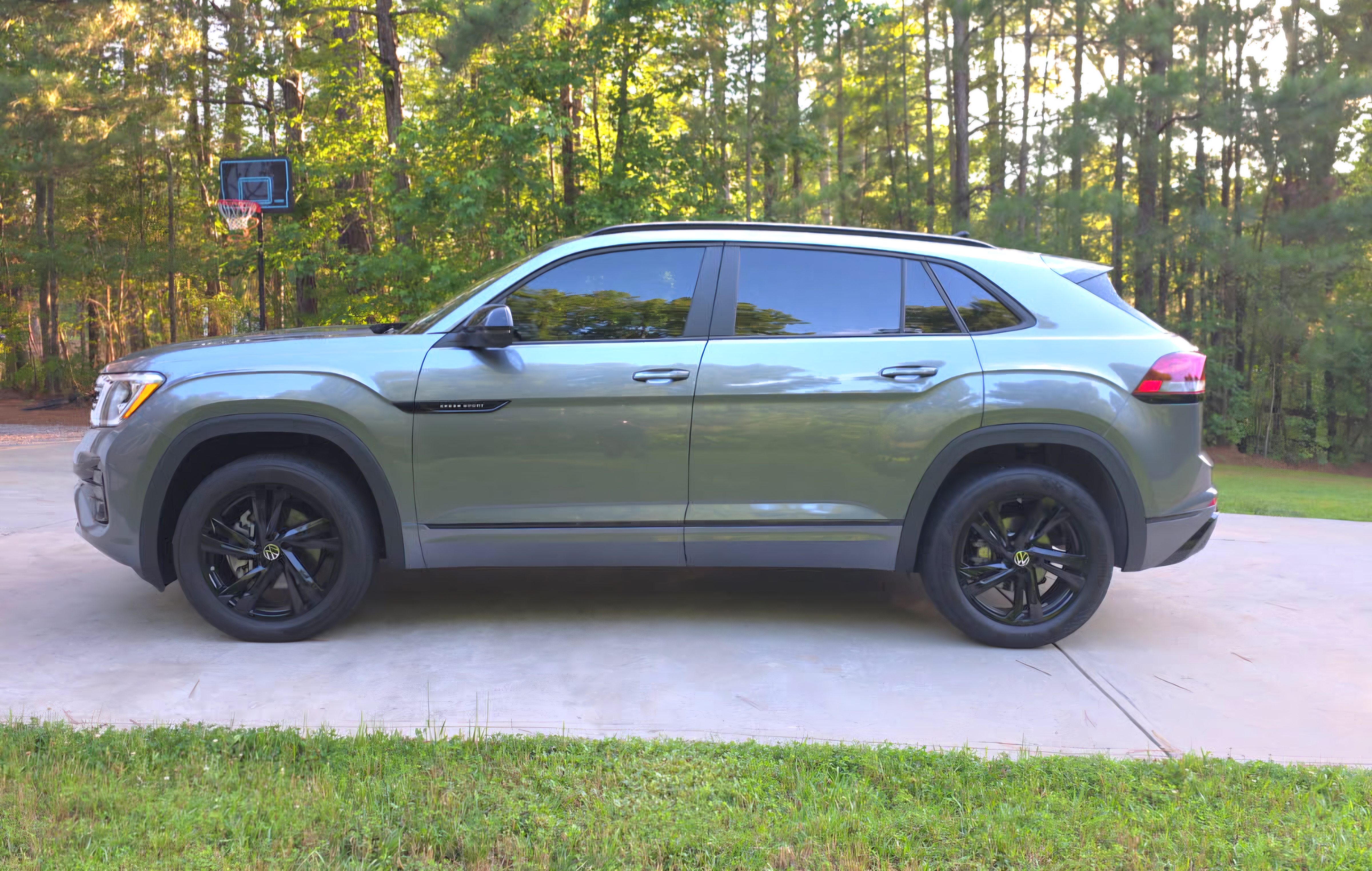 Used 2025 Volkswagen Atlas Cross Sport SEL R-Line AWD/4WD image 5