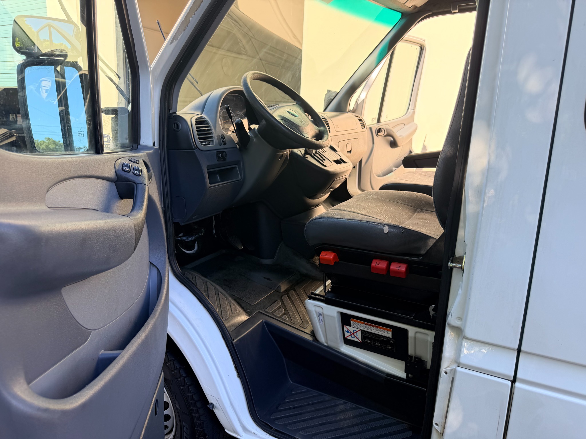 Used 2006 Dodge Sprinter 2500 w/ PWR Convenience Group RWD image 2