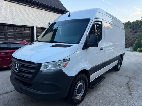 Used 2022 Mercedes-Benz Sprinter 1500 image 4
