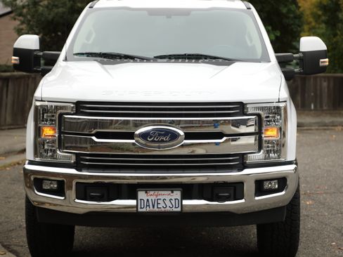 Used 2017 Ford F350 Lariat image 12