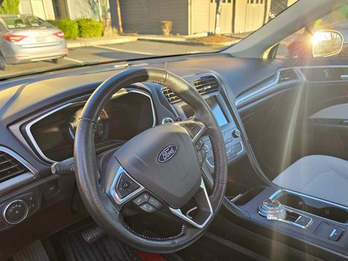Used 2019 Ford Fusion SE w/ Equipment Group 151A image 2
