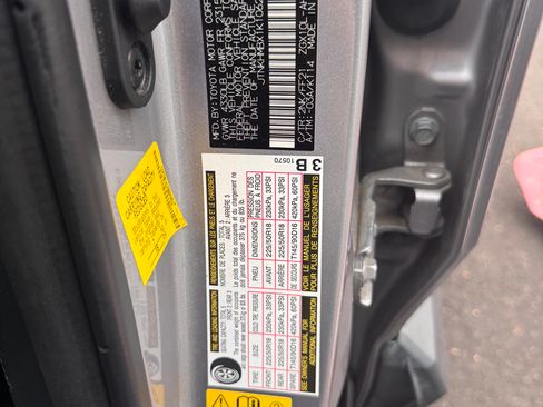 Used 2019 Toyota C-HR XLE image 18