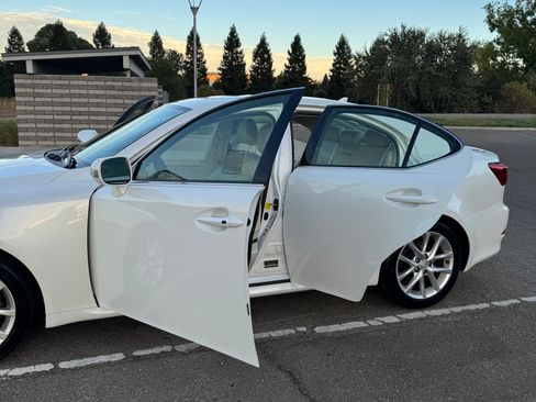 Used 2013 Lexus IS 250 w/ Premium Pkg Value Edition RWD image 9