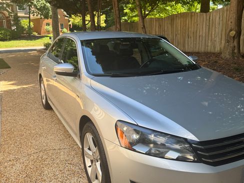 Used 2015 Volkswagen Passat 1.8T Limited Edition FWD image 4