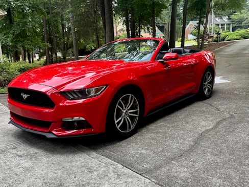 Used 2015 Ford Mustang Premium image 2