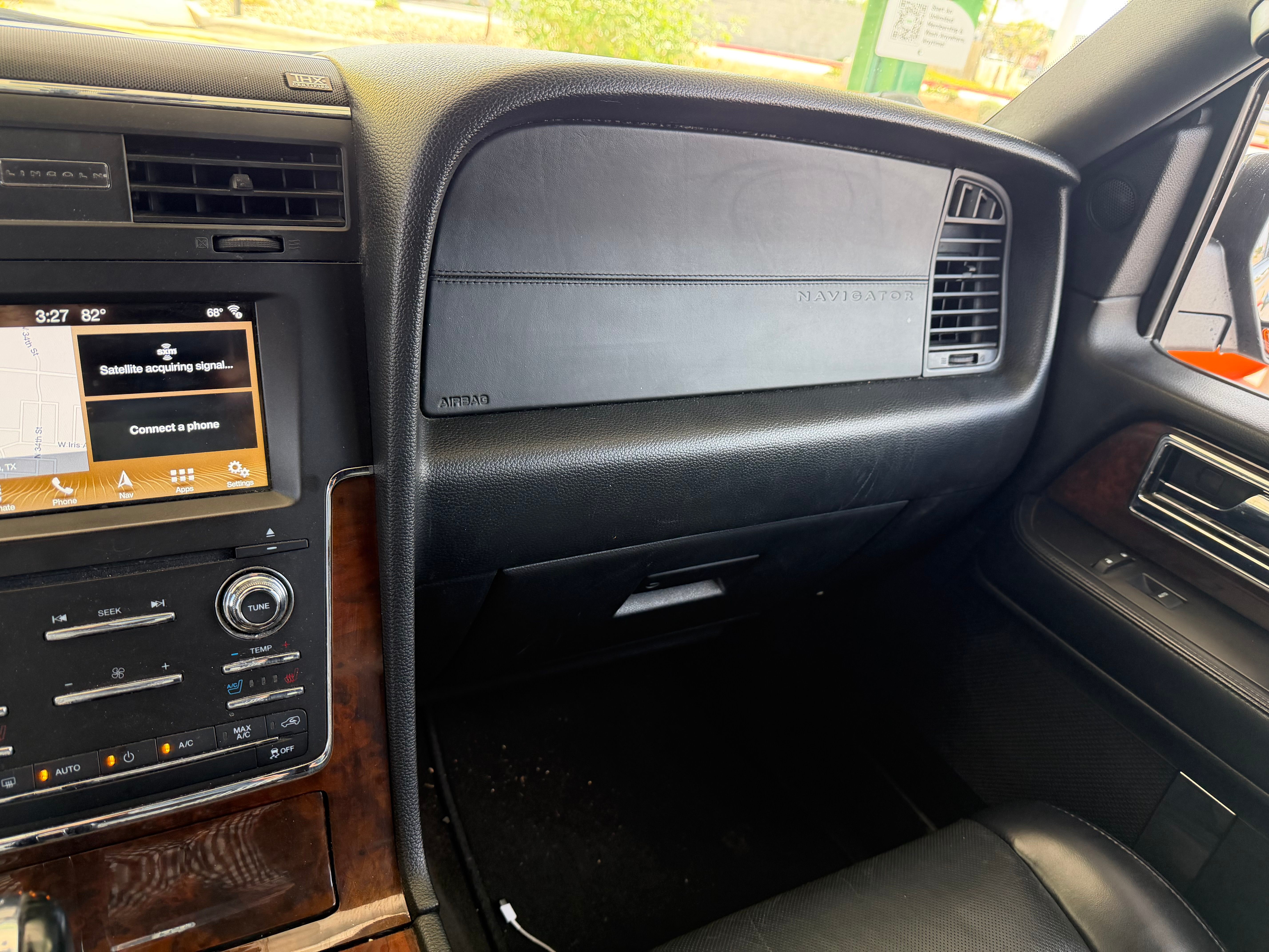 Used 2017 Lincoln Navigator L Select RWD image 14