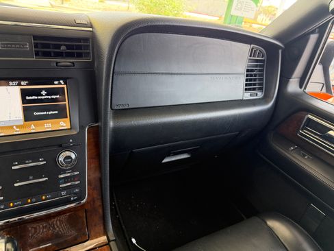 Used 2017 Lincoln Navigator L Select RWD image 14