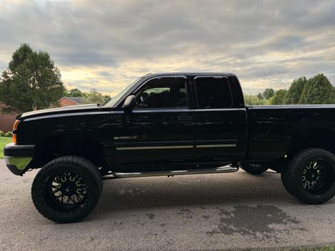 Used 2006 Chevrolet Silverado 2500 LT w/ Onstar Plus Package AWD/4WD image 4