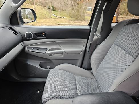 Used 2012 Toyota Tacoma 4x4 Access Cab V6 image 18