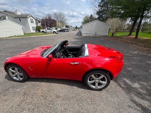 Used 2007 Pontiac Solstice GXP w/ Premium Package RWD image 6