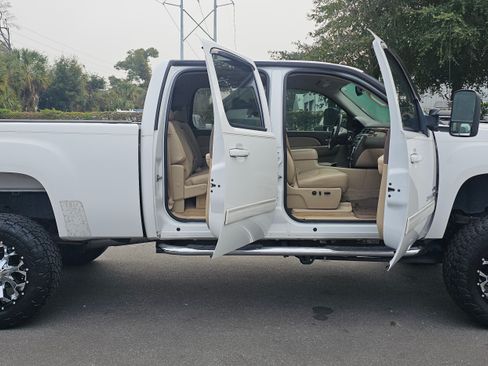 Used 2007 GMC Sierra 2500 SLT w/ Z71 Off-Road Package image 5