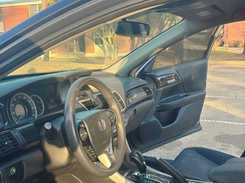 Used 2017 Honda Accord LX image 8