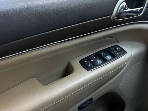 Used 2015 Jeep Grand Cherokee Overland w/ Advanced Technology Group image 15