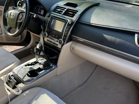 Used 2013 Toyota Camry XLE w/ Leather Pkg FWD image 5