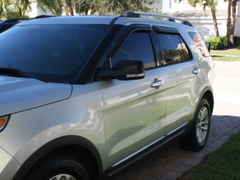 Used 2015 Ford Explorer XLT w/ Equipment Group 202A image 4