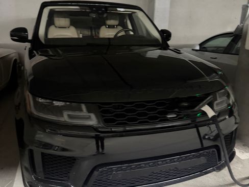 Used 2020 Land Rover Range Rover Sport HSE image 6