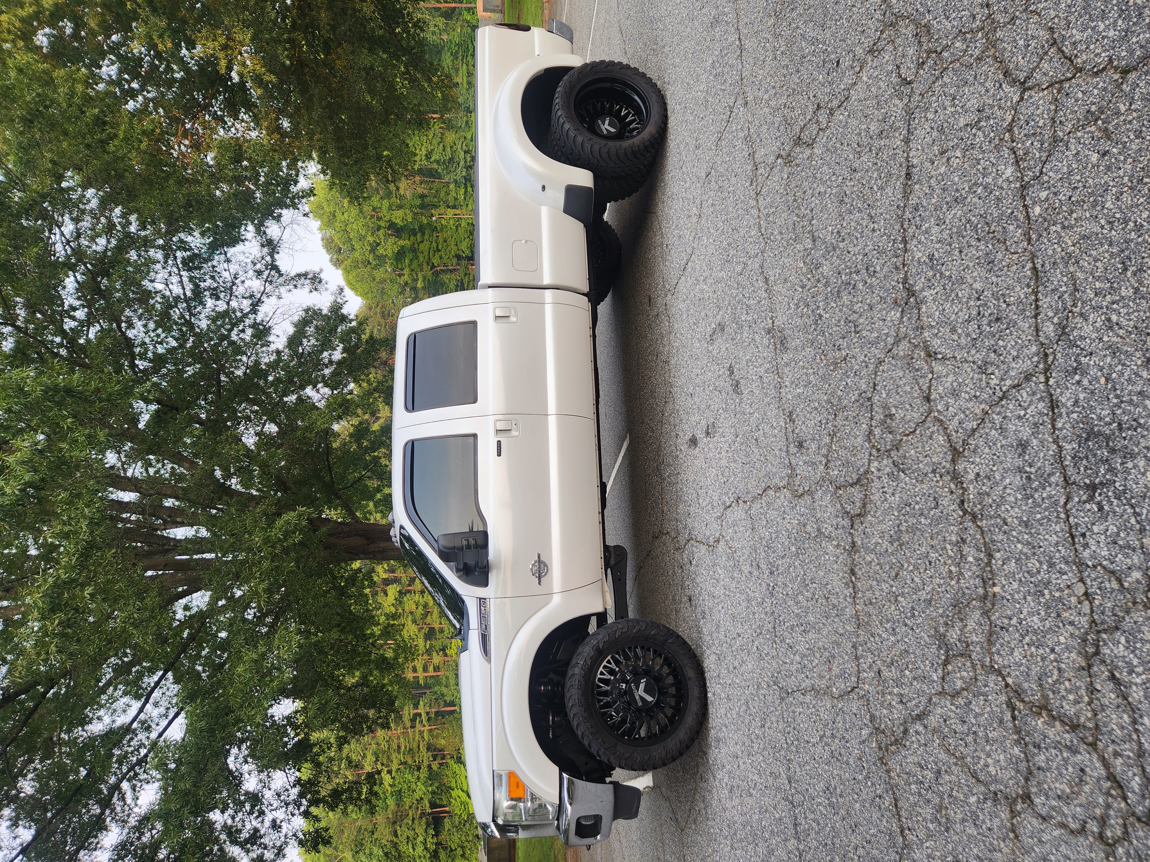 Used 2015 Ford F350 Lariat w/ Lariat Ultimate Package AWD/4WD image 4