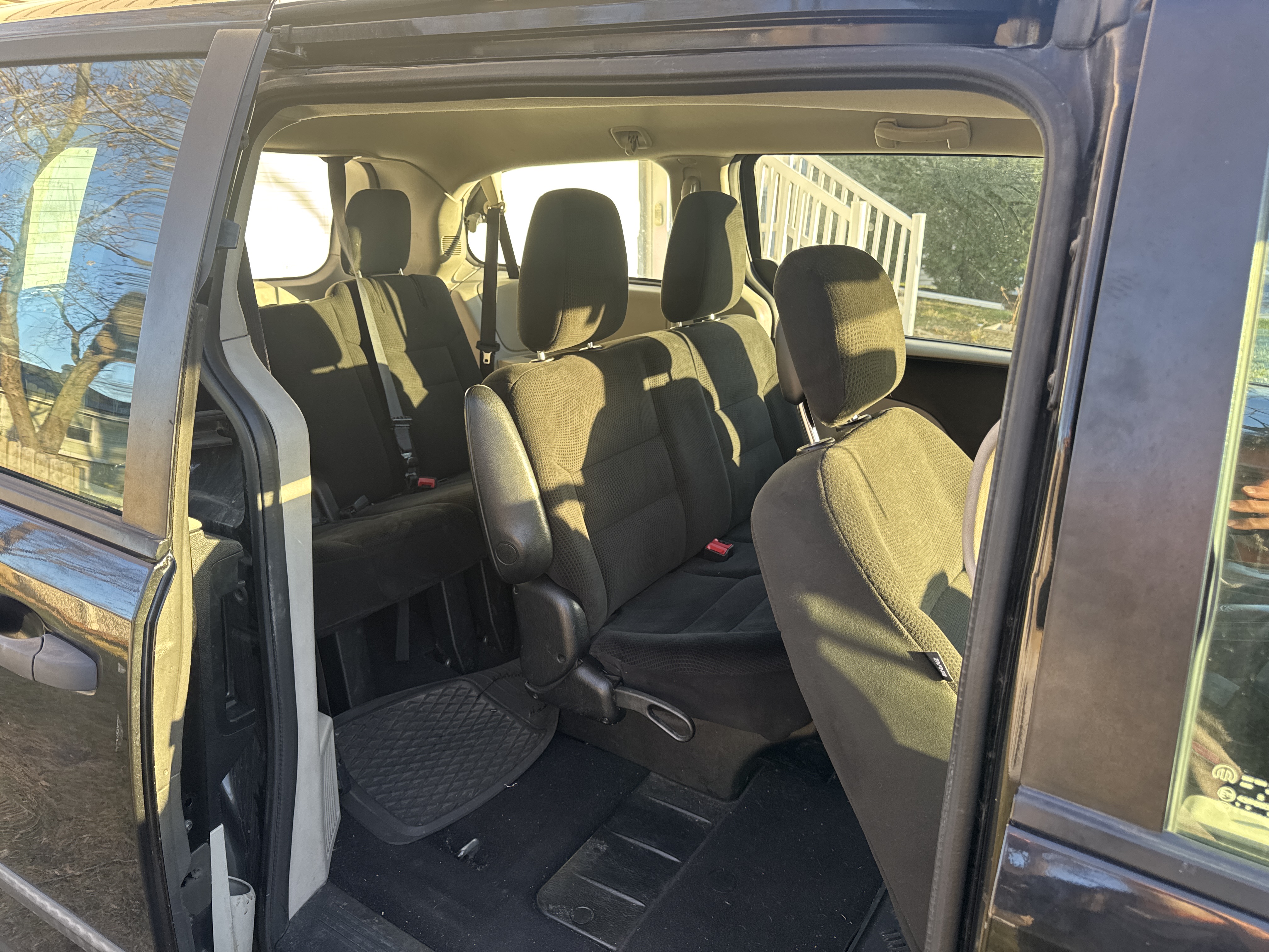 Used 2016 Dodge Grand Caravan American Value Package FWD image 5