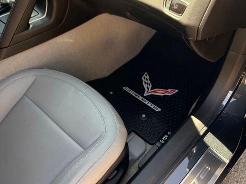 Used 2019 Chevrolet Corvette Stingray Coupe w/ 1LT RWD image 17