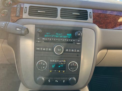 Used 2014 GMC Yukon XL SLT w/ Suspension Package, Off-Road image 2