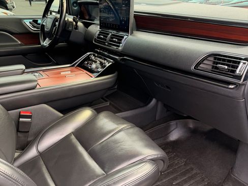Used 2022 Lincoln Navigator L Reserve image 17