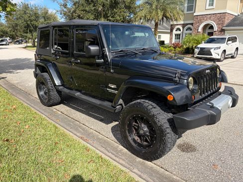 Used 2013 Jeep Wrangler Unlimited Sahara image 17