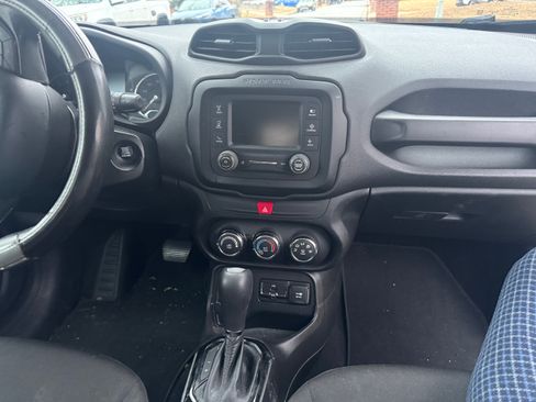 Used 2017 Jeep Renegade Altitude image 8