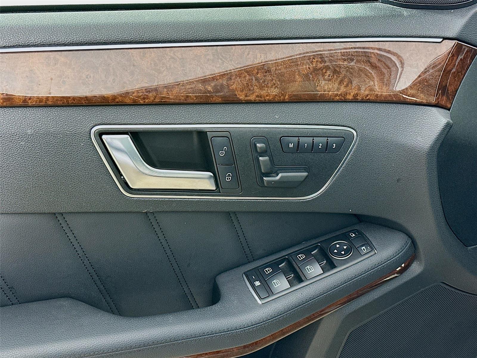 Used 2013 Mercedes-Benz E 350 4MATIC Sedan image 21