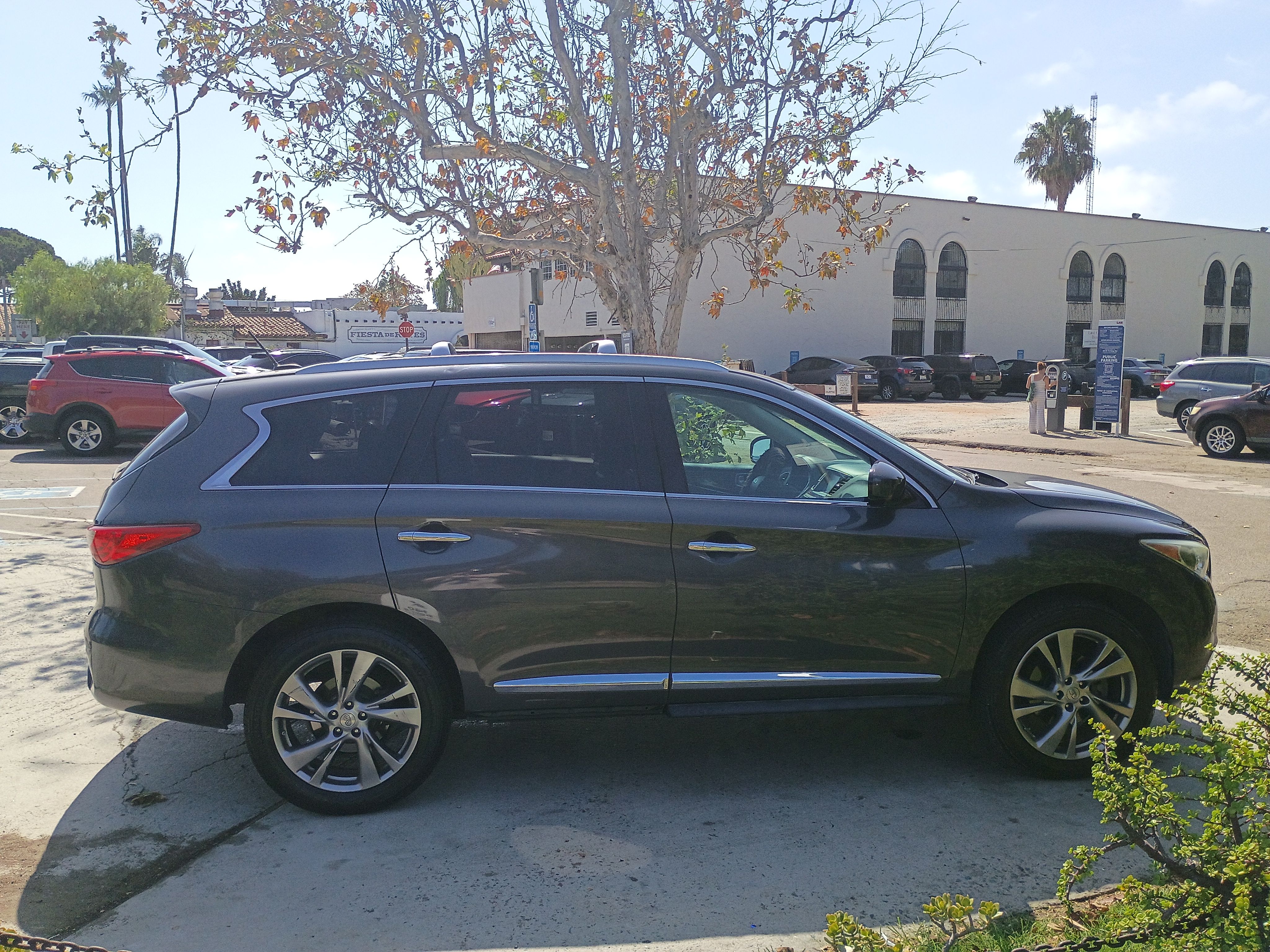 Used 2013 INFINITI JX35 FWD w/ Premium Pkg image 8